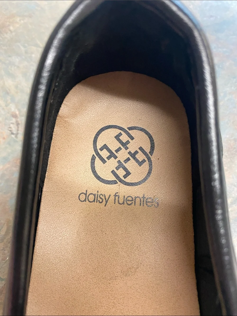 Daisy Fuentes Black Patent Chain-Trim Kid Girls' Loafers